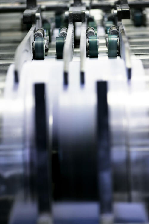 Parc Machines Précis. Efficace. Swiss Made.<br>Notre parc machines pour des enveloppes de haute qualité